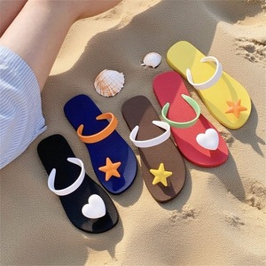 Tongs de créateur pour l'été, tongs de plage pour étudiantes, chaussures décontractées pour femmes pour les vacances en plein air - Product Image 1