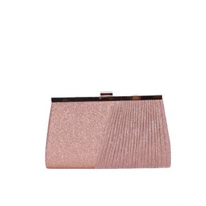 Cartera de cuero para mujer con detalles en piel, modelo clutch con acabado esculpido y grabados, ideal para ocasiones especiales. - Product Image 4