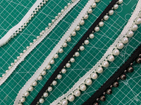 Desain Renda Hitam dengan Hiasan Mutiara, Renda Hitam Tipe Mutiara, Hiasan Mutiara