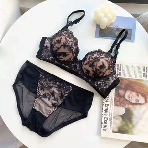 Elegante sujetador con aros y encaje floral, con copa completa push-up y tirantes ajustables para mujer - Product Image 2