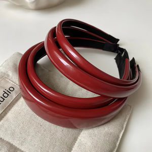 Elegante Retro Rode Zijden Metalen Hoofdband Voor Vrouwen Vintage Moderne Harbour Stijl Witte Wijn Rode Pu Lederen Dames Unieke Accessoire - Product Image 2