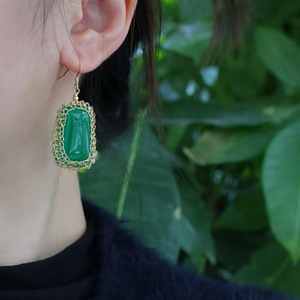 ต่างหูห้อยประดับแคลซิโดนีสีเขียว ทำด้วยมือจากลวดทอง 14K สำหรับผู้หญิง สวมใส่ได้ทุกวัน งานออฟฟิศ งานแต่งงาน งานเลี้ยง - Product Image 4