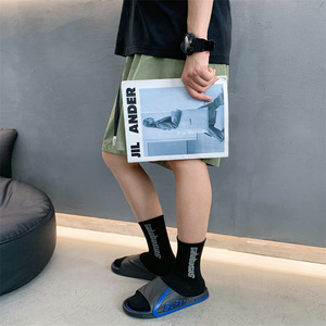 Chaussons pour hommes en PVC de luxe abordables, style extérieur lumineux avec traction, pantoufles amusantes et confortables - Product Image 6