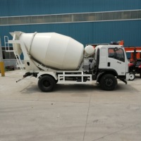 Camion malaxeur à béton de 6 m3 à gouvernail droit