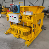 Machine mobile de fabrication de blocs creux en béton avec presse hydraulique pour la production d'œufs de béton, à vendre