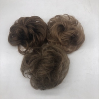 100% moño rizado humano pelo moño desordenado Stock colores moño Rubio Topper para mujeres