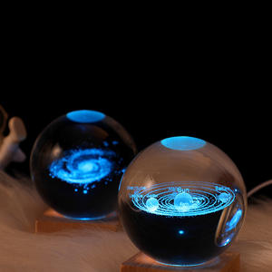 ลูกแก้วคริสตัลสลักลาย ฐานเรืองแสงไล่สี ไฟกลางคืน ของขวัญวันหยุด เครื่องประดับแก้ว ปรับความสว่างได้ แบตเตอรี่แบบชาร์จได้ - Product Image 1