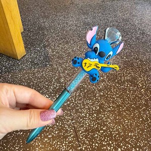 Penna Creativa con Immagine di Alieno Anime, Decorazione Diamantata, Cartone Animato Carino per Studenti, con Perline Nere, Penna Cartoon Stitch - Product Image 2