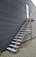 Vente directe usine : Escalier industriel en métal galvanisé à chaud, escalier droit, escalier extérieur pour applications extérieures