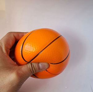 Ballon de basket en mousse PU souple de 10 cm (4 pouces) pour soulager le stress - Product Image 1