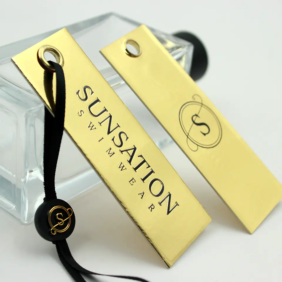 Manufacture OEM Custom 3D Golden Clothing Hang Tag with Embossed Own Brand LOGO T-shirt Shoes Labels Art Paper Swing Tags