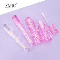 Magnifiques tubes de gloss à lèvres transparents ou roses en forme de vague irrégulière, emballage cosmétique pour huile à lèvres et gloss.