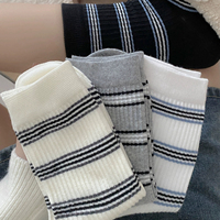 Chaussettes Rayées Minimalistes en Coton Léger Antidérapantes de Haute Qualité Style Instagram Respirantes Confortables pour Usage Quotidien – Vente en Gros