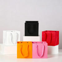 Sacs shopping en papier personnalisés de qualité supérieure, imprimés avec logo, sacs cadeaux de luxe pour boutiques, avec poignées, sacs en papier en gros pour l'emballage alimentaire