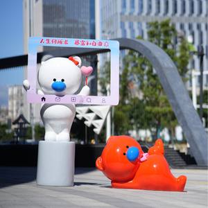 Sculpture d'ours de dessin animé du Nouvel An, tabouret en fibre de verre, grand modèle d'animal de paysage, ornement 3D, sensation d'<span class=keywords><strong>Internet</strong></span> en plein air - Product Image 4