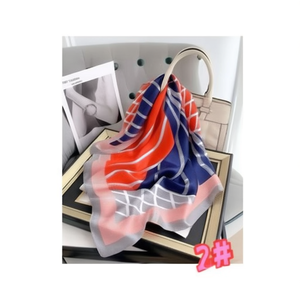 Foulard Quadrato Piccolo con Linee Geometriche 70x70cm Accessorio Moda per Donna - Product Image 1