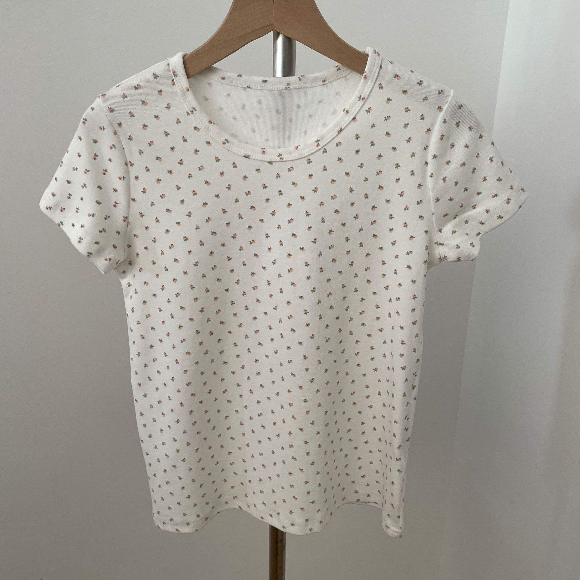 White background small pink flower - T-shirt