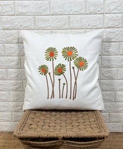 Funda de Cojín Cuadrada Bordada con Diseño Floral, 100% Algodón, Estilo Nórdico, Decoración para el Hogar, Patrón de Plantas, Blanco con Flores Verdes y Naranjas - Product Image 1