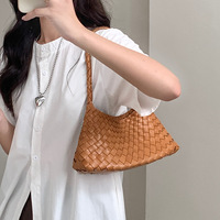Sac cabas tissé en cuir de vachette tanné végétal fait main, petit format automne 2026, nouveau modèle de niche en cuir véritable, sac à bandoulière pour femme