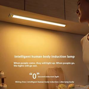 Luz LED Recargable Inalámbrica con Sensor de Movimiento de 3000K-6000K, Luces LED para Armario de Cocina, Color Negro - Product Image 1