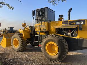 Komatsu WA380-3 d'occasion certifié, modèle 2022 |   Chargeuse sur pneus robuste avec une charge nominale de 6 tonnes - Prix d'origine Japon - Négociable ! - Product Image 5