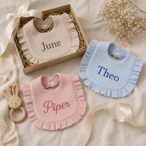 Babero Personalizado con Monograma Bordado para Bebé Niña, con Volantes, de Algodón Puro Resistente a las Manchas, Regalo para Baby Shower - Product Image 3
