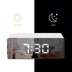 Horloge de table numérique à LED avec réveil, fonction snooze, lumière de réveil, affichage électronique de la date et de la température, décoration de la maison - Product Image 3