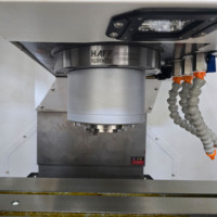 Centro de Mecanizado Vertical CNC de Alta Precisión VMC855, Control CNC Syntec, Escala Lineal de 3 Ejes, Listo para Trabajo Mediano BT40