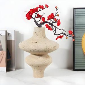 Vase à fleurs en pierre de travertin beige naturel - Product Image 2