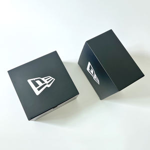 ขายส่งแฟ้มกระดาษลูกฟูกแบบกำหนดเอง ทนทาน พิมพ์ลายเต็มใบ บรรจุภัณฑ์หมวกเบสบอล วัสดุรีไซเคิล ปั๊มโลโก้ตามสั่ง แบบด้าน - Product Image 3