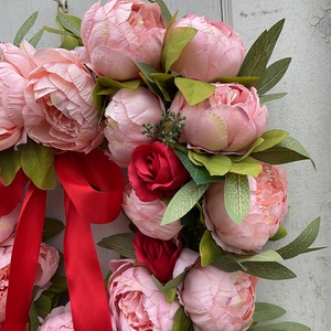 Corona de Peonías Rosadas en Forma de Corazón para una Entrada Romántica Sorpresa, Transforma Instantáneamente Tu Puerta Antigua en una Decoración con Temática Primaveral - Product Image 4