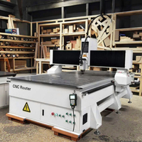 Machine de sculpture CNC 1325 3D robuste pour la publicité Machine de routeur CNC en bois avec boîtier intérieur