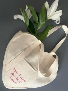 Sac fourre-tout en toile épaisse en forme de cœur pour filles, style estival, personnalisable avec logo, idéal pour les courses - Product Image 4