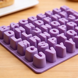 Moule à chocolat en silicone 3D carré personnalisé, en forme de lettre et de cœur, emballé dans un sac OPP, adapté pour la pâtisserie en cuisine et les boulangeries - Product Image 2