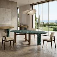 Table à manger ovale en marbre Verde Alpi sur mesure de luxe Avidiino, base asymétrique en bois de noyer pour projet de villa haut de gamme
