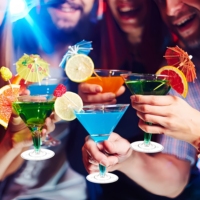 Verres à cocktail et à vin en plastique transparent de haute qualité pour hôtel, bar, décorations de mariage, gobelets jetables avec logo personnalisé