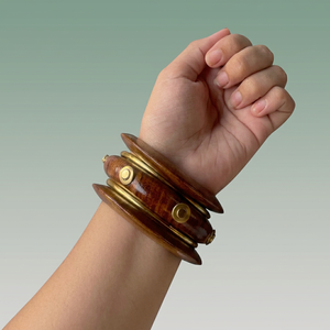 ชุดกำไลข้อมือไม้ทำมือ NEHA ENTERPRISES ขัดเงา ดีไซน์ทันสมัย ประดับด้วยทองเหลือง เหมาะสำหรับงานแต่งงาน ของขวัญสำหรับผู้หญิง - Product Image 1