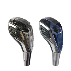 <span class=keywords><strong>Le</strong></span> <span class=keywords><strong>pommeau</strong></span> <span class=keywords><strong>de</strong></span> <span class=keywords><strong>vitesse</strong></span> en cristal LED convient aux Toyota, Kia, Lexus, Mitsubishi, Hyundai et aux têtes <span class=keywords><strong>de</strong></span> <span class=keywords><strong>vitesse</strong></span> universelles en cristal éclairées - Product Image 2