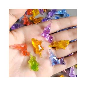 Miniatures en résine transparente effet bonbon, 3D, colorées, thème alimentaire (cupcakes), pour modèles de maison de poupée, jouets, breloques de bracelet et artisanat - Product Image 1