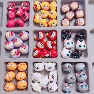 ลูกปัดการ์ตูนน่ารักสีสันสดใสเคลือบยูวีคุณภาพสูง รูตรง สำหรับทำสายคล้องโทรศัพท์ DIY ตกแต่งกระเป๋า และลูกปัดแบบหลวม - Product Image 1