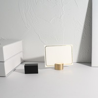 MAXERY Mini Porte-cartes de nom en laiton satiné, support de numéro de table doré, porte-cartes décoratif pour l'affichage de mariage