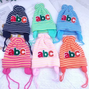 Cappello a righe con paraorecchie e bottone, in morbida maglia, unisex per bambini e bambine, autunno inverno - Product Image 3