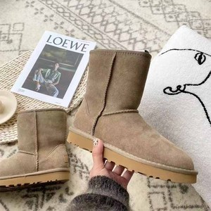 Vente en <span class=keywords><strong>gros</strong></span> 2025 Hiver <span class=keywords><strong>Bottes</strong></span> de neige doublées de fourrure pour femmes Design classique <span class=keywords><strong>Bottes</strong></span> <span class=keywords><strong>hautes</strong></span> isolées épaisses et chaudes en laine et coton - Product Image 5