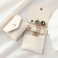 Mini étui de voyage pour bijoux, organiseur de bijoux enroulable de voyage avec bouton-pression pour bagues, boucles d'oreilles, clous d'oreilles, colliers, sac cadeau