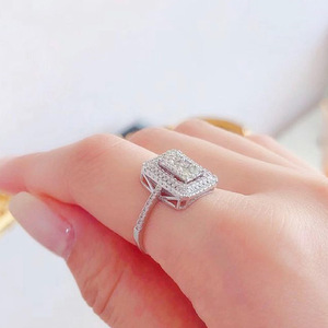 Anello di Lusso con Zirconi Incastonati per Donne, Elegante Gioiello Scintillante alla Moda - Product Image 2