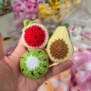 Colgante de Ganchillo para Bolso, Llavero de Frutas y Verduras (Aguacate, Sandía, Uva, Berenjena, Pimiento), Accesorios de Tejido, Regalo - Product Image 1