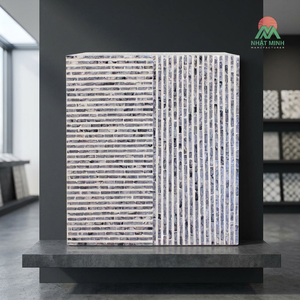 Table d'appoint carrée en laque irisée faite à la main de qualité supérieure avec incrustation de nacre. - Product Image 3