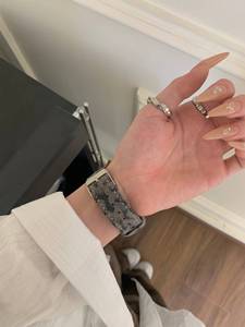 Bracelet de montre en denim imprimé léopard rétro Upro pour Apple Watch Series 10 9 8 7 6 5 SE Ultra 2, bracelet iWatch élégant et luxueux en tissu - Product Image 5