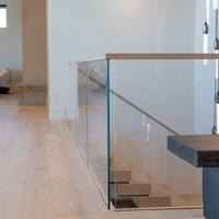 Rampe en verre à design moderne EKOO, garde-corps décoratif pour escaliers, balcons et clôtures, avec profilé en U en aluminium