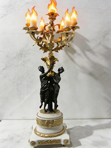 Candelabro di Lusso in Stile Francese Antico, Scultura delle Tre Grazie in Bronzo, Portacandele Ornato a 5 Bracci - Product Image 2